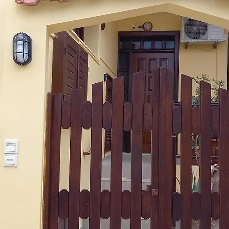 Giannis Traditional House Vámos